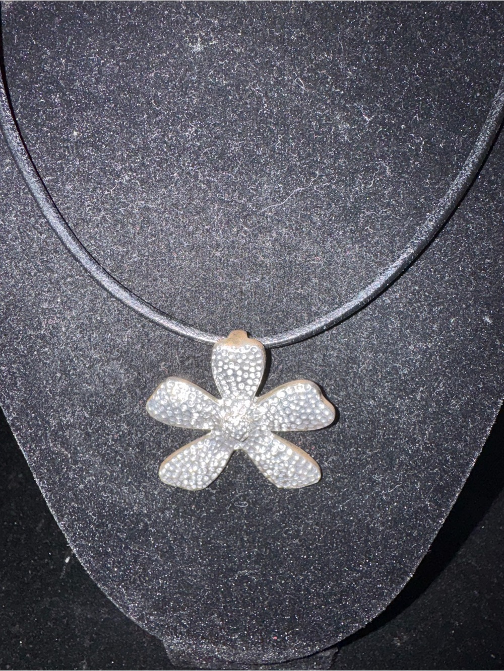 Silpada Sterling Hammered Flower Daisy Necklace S1101 Leather Cord Necklace 16"